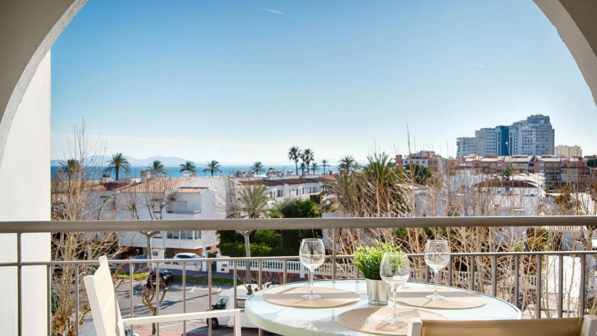 Estudio Moderno Con Terraza Y Vistas Al Mar Empuriabrava 0*,  Spanien