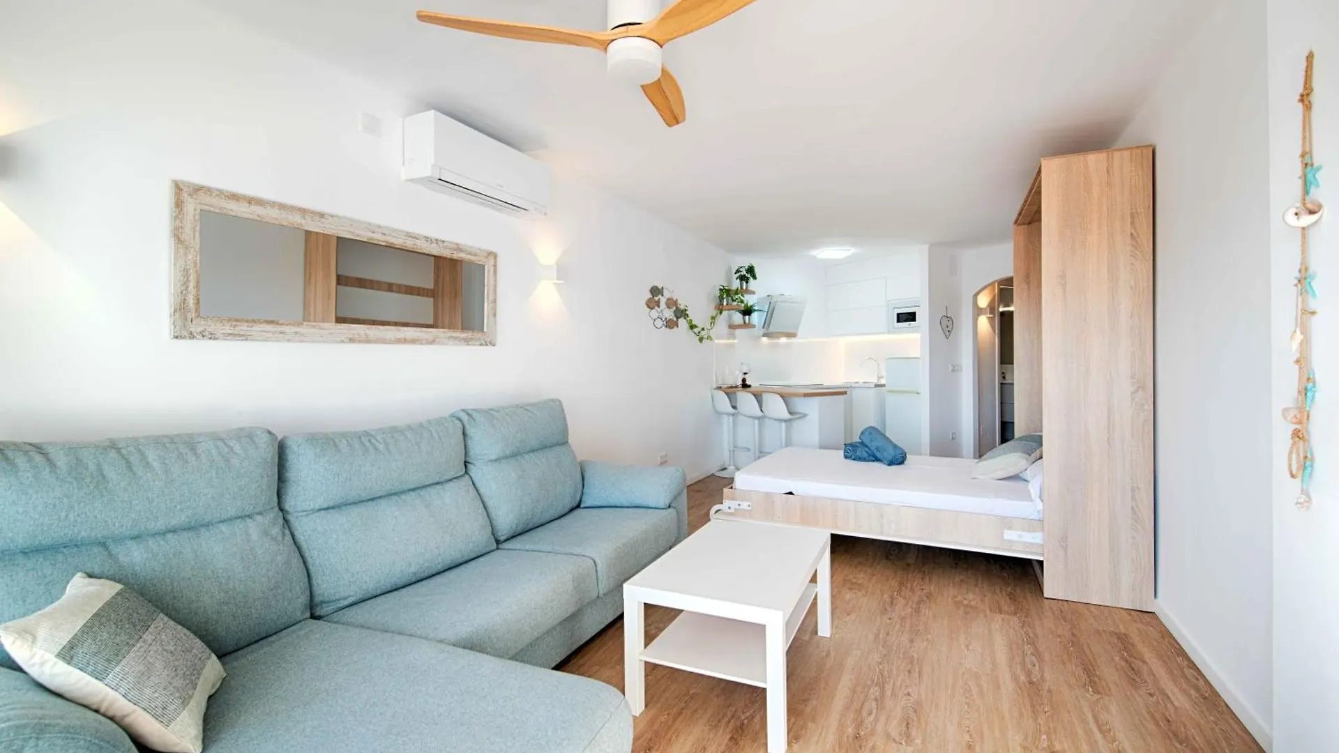 Estudio Moderno Con Terraza Y Vistas Al Mar Empuriabrava