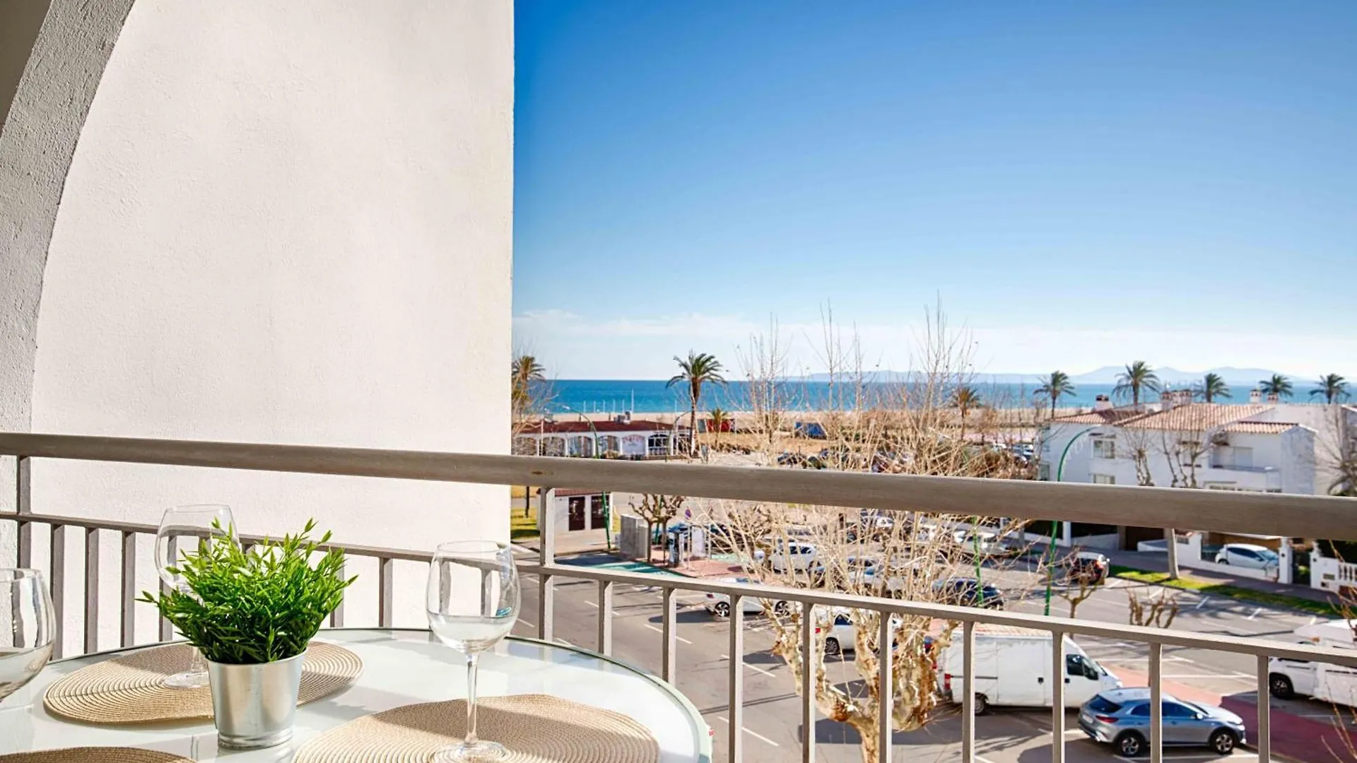 Estudio Moderno Con Terraza Y Vistas Al Mar Empuriabrava